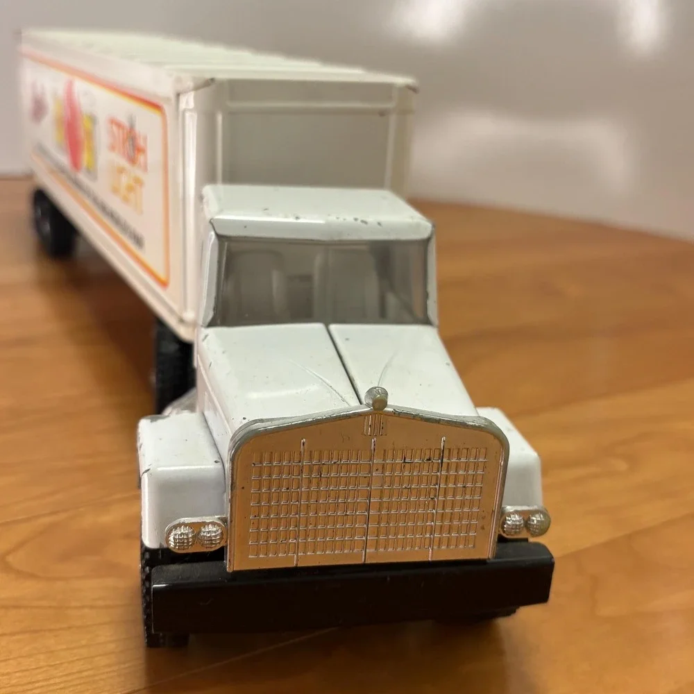ERTL Stroh's / Stroh Light Beer Semi Truck – Broken Exhaust – 19